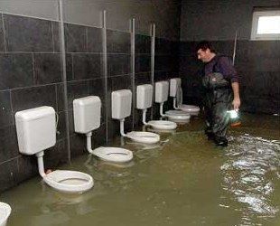 http://i274.photobucket.com/albums/jj245/Spendauballet/generalPicts/5113_2557_poor-plumber.jpg