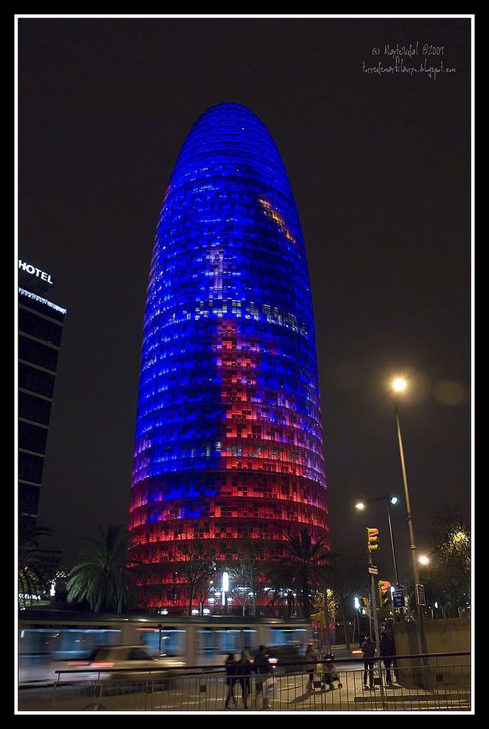 Torre Agbar en la noche