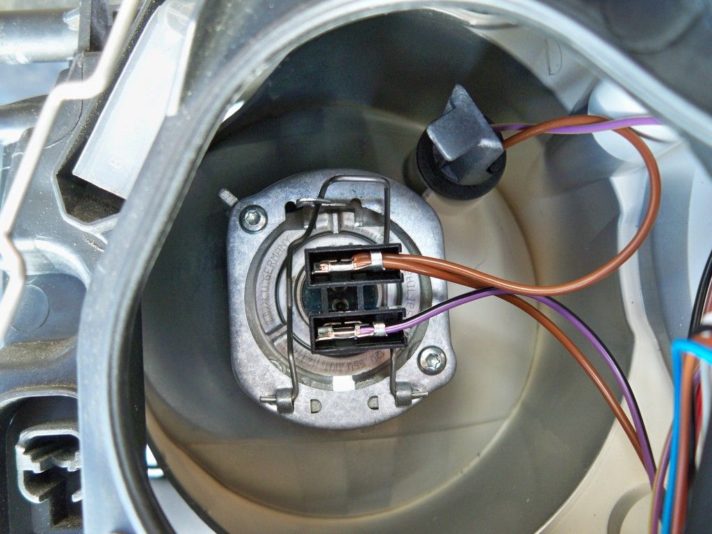 Upgrading dipped beam bulbs how easy is access? Baby BMW Forum