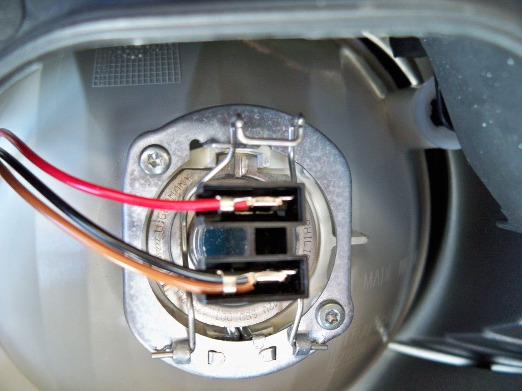 Upgrading dipped beam bulbs how easy is access?