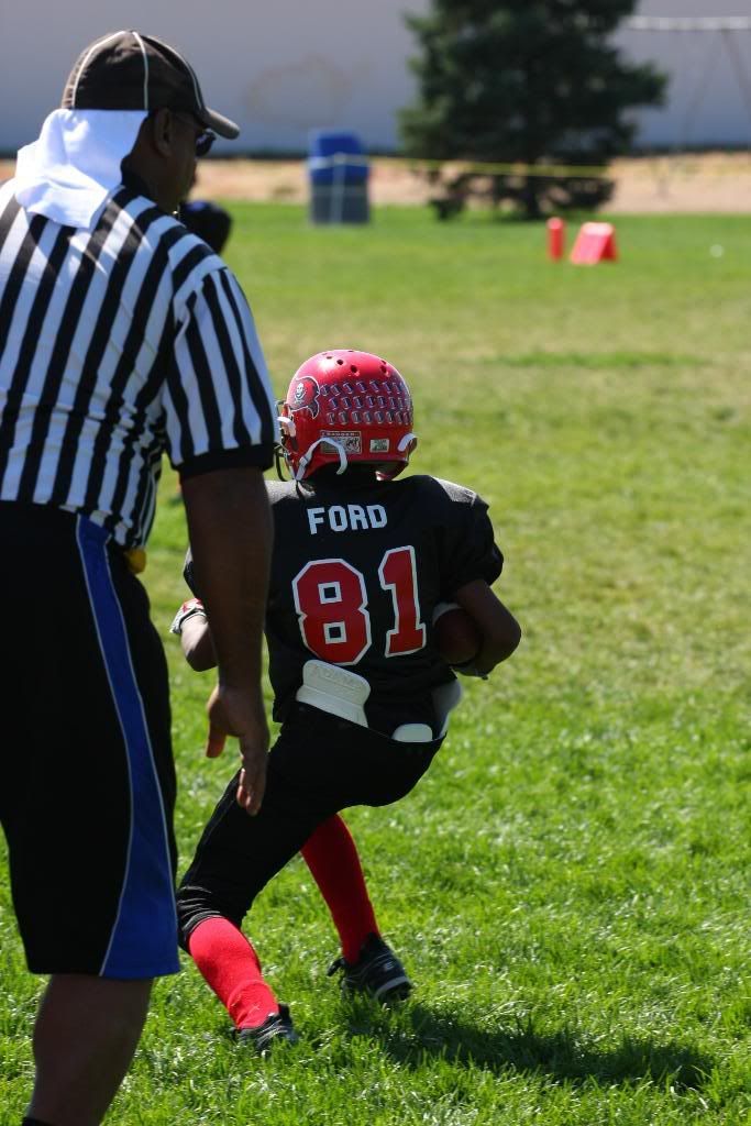 IMAGE: http://i274.photobucket.com/albums/jj277/ChasWG/Football/IMG_7736.jpg