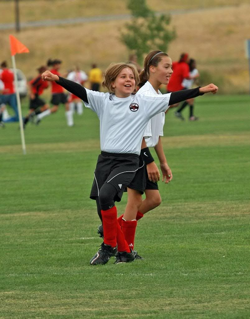 IMAGE: http://i274.photobucket.com/albums/jj277/ChasWG/Soccer/IMG_6359.jpg